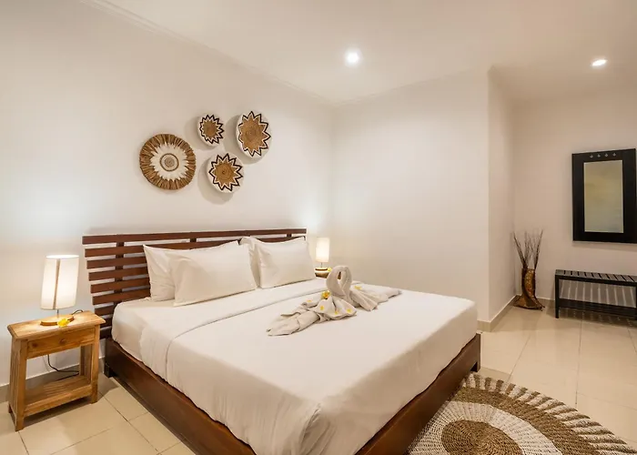 Villa Tropical Matahari - 500sqm Private Garden Retreat With Large Pool!